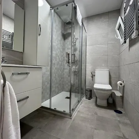 Apartamento De 3 A Estrenar En * Ferrol